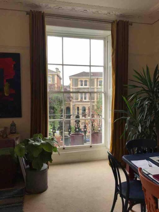 Stunning Arty Apartment In The Heart Of Clifton Bristol Exterior photo