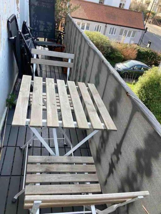 Stunning Arty Apartment In The Heart Of Clifton Bristol Exterior photo