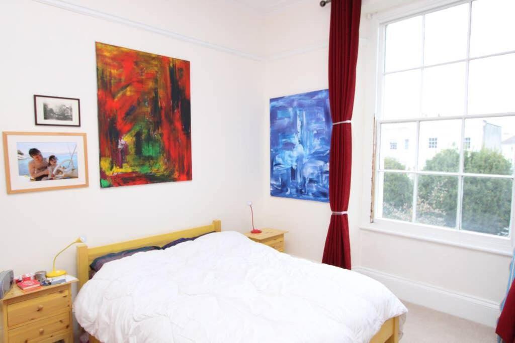 Stunning Arty Apartment In The Heart Of Clifton Bristol Exterior photo