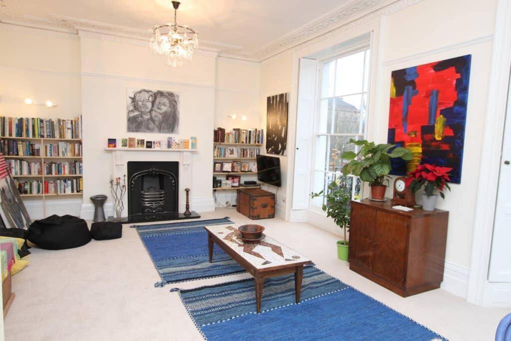 Stunning Arty Apartment In The Heart Of Clifton Bristol Exterior photo
